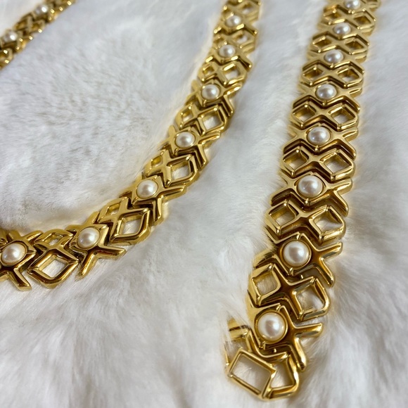 Vintage Monet Gold & Pearl XOX Statement Chocker Necklace and Bracelet Set - Picture 5 of 16
